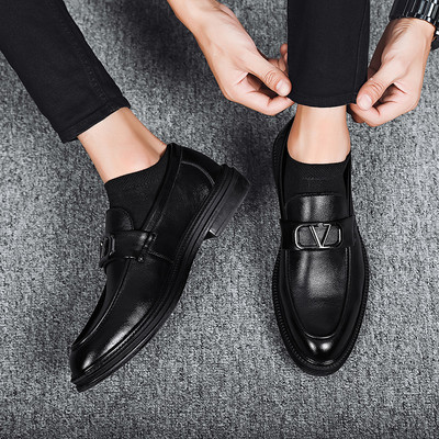 Μοντέρνά ανδρικά μοκασίνια από ανάγλυφο οικολογικό δέρμα