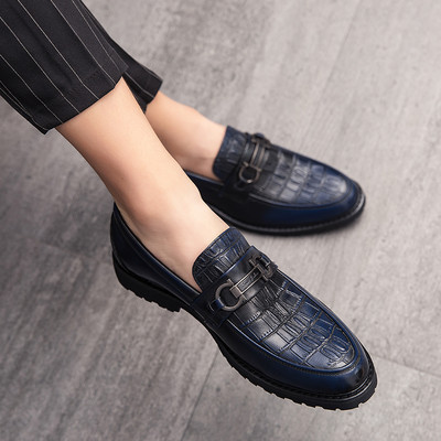 Μοντέρνά ανδρικά μοκασίνια από ανάγλυφο οικολογικό δέρμα