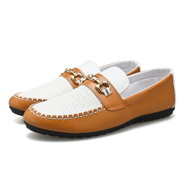 Ανδρικά μοκασίνια από οικολογικό δέρμα με μεταλλικό στοιχείο και επίπεδη σόλα