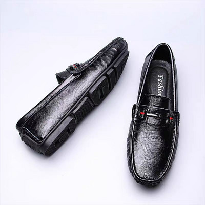 Καλοκαιρινά μοκασίνια από οικολογικό δέρμα με μεταλλική διακόσμηση