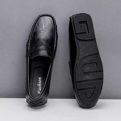 Καλοκαιρινά μοκασίνια από οικολογικό δέρμα με μεταλλική διακόσμηση