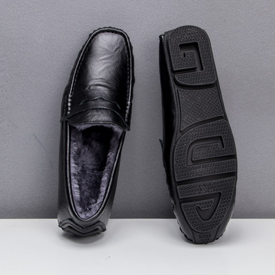 Καλοκαιρινά μοκασίνια από οικολογικό δέρμα με μεταλλική διακόσμηση