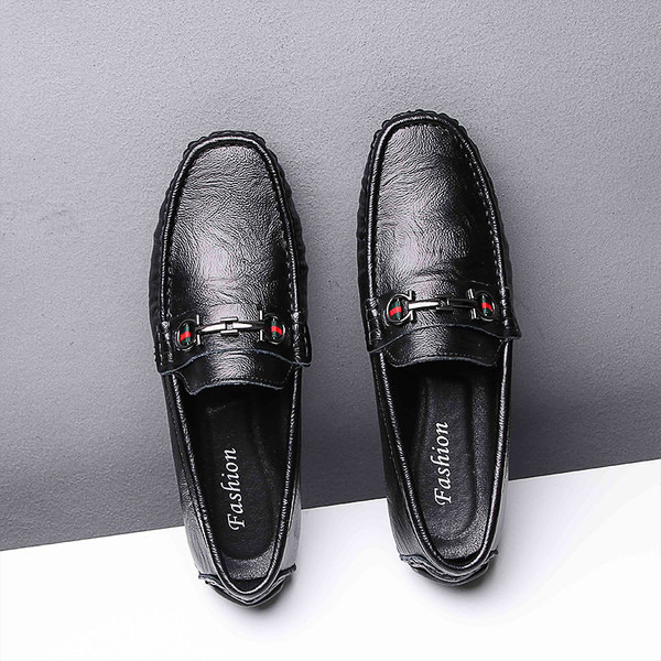 Καλοκαιρινά  μοκασίνια από οικολογικό δέρμα με μεταλλική διακόσμηση