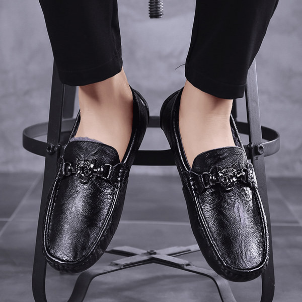 Καλοκαιρινά  μοκασίνια από οικολογικό δέρμα με μεταλλική διακόσμηση