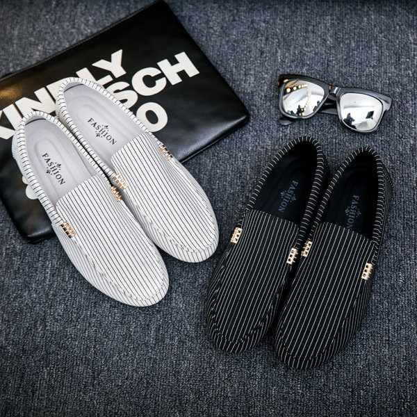 Mitmes värvitoonis vabaaja meeste mokassiinid metallelemendiga