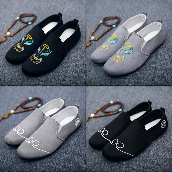 Ανδρικά μοκασίνια από τεχνητό σουέτ με κέντημα