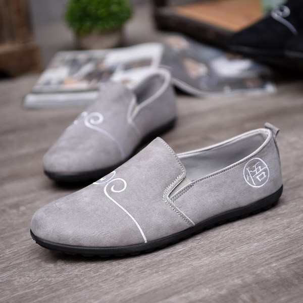 Ανδρικά μοκασίνια από τεχνητό σουέτ με κέντημα