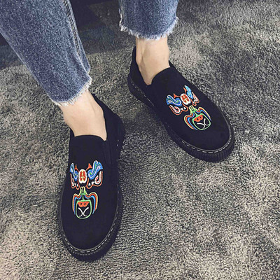 Νέο μοντέλο υφασμάτινα μοκασίνων με κεντήματα για άντρες