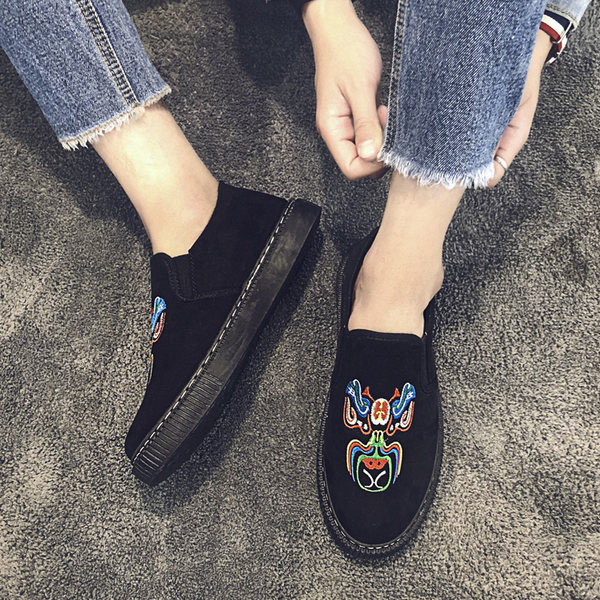 Νέο μοντέλο υφασμάτινα μοκασίνων με κεντήματα για άντρες