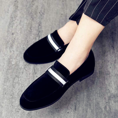 Νέο μοντέλο ανδρικά μοκασίνια σουέτ με μεταλλικό στοιχείο