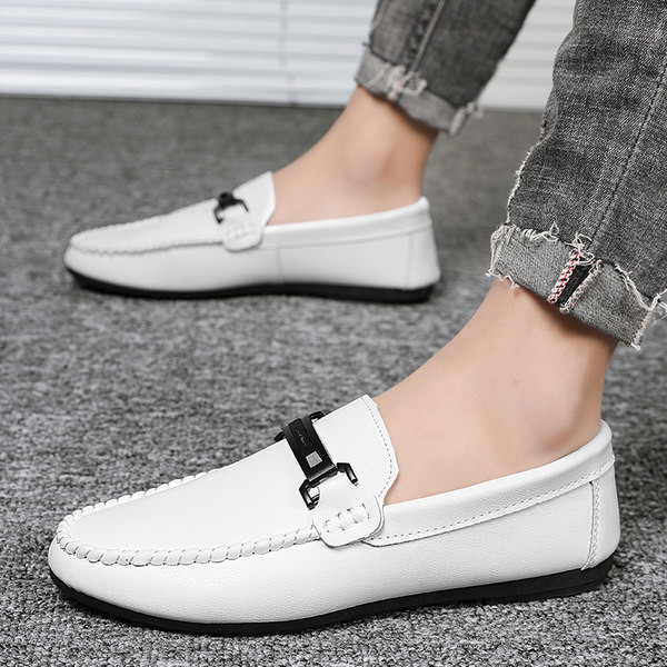 Νέο μοντέλο κλασικά μοκασίνια από οικολογικό δέρμα με μεταλλικό στοιχείο