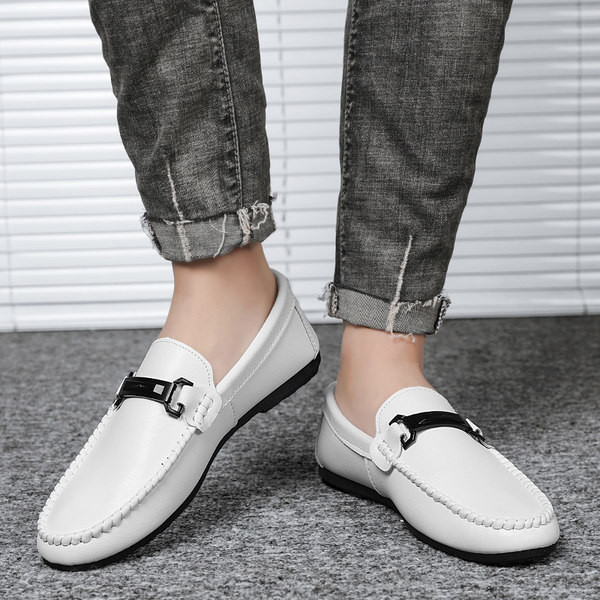 Νέο μοντέλο κλασικά μοκασίνια από οικολογικό δέρμα με μεταλλικό στοιχείο