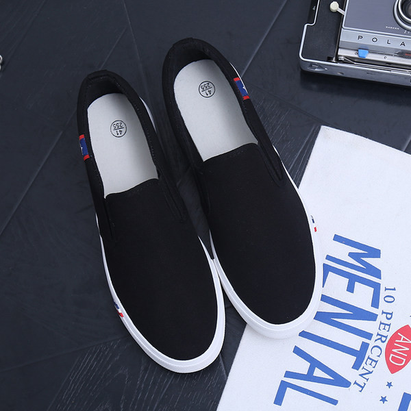 Καλοκαιρινά αναπνεύσιμα μοκασίνια κατασκευασμένα από ύφασμα με επίπεδη σόλα