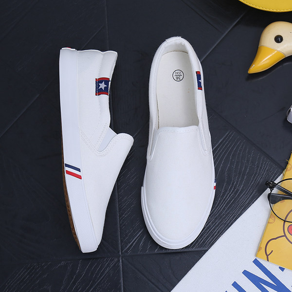 Καλοκαιρινά αναπνεύσιμα μοκασίνια κατασκευασμένα από ύφασμα με επίπεδη σόλα