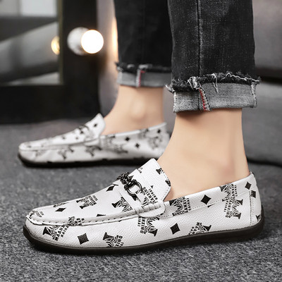 Eco δερμάτινες μοκασίνια με μεταλλική διακόσμηση