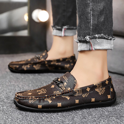 Eco δερμάτινες μοκασίνια με μεταλλική διακόσμηση