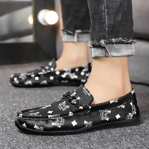 Eco δερμάτινες μοκασίνια με μεταλλική διακόσμηση