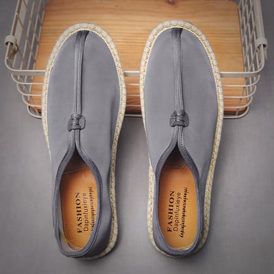 Καθημερινά ανδρικά μοκασίνια σε διάφορα μοντέλα με κέντημα και επιγραφή