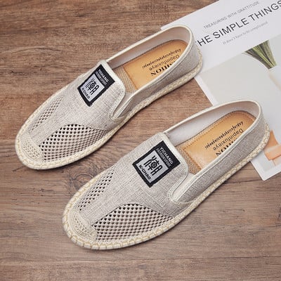 Καθημερινά ανδρικά μοκασίνια σε διάφορα μοντέλα με κέντημα και επιγραφή