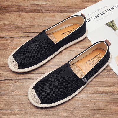 Καθημερινά ανδρικά μοκασίνια σε διάφορα μοντέλα με κέντημα και επιγραφή