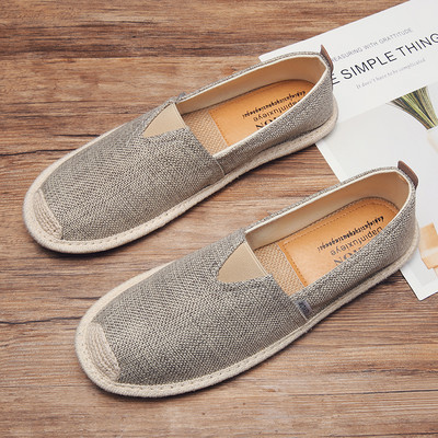 Καθημερινά ανδρικά μοκασίνια σε διάφορα μοντέλα με κέντημα και επιγραφή