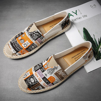 Καθημερινά ανδρικά μοκασίνια σε διάφορα μοντέλα με κέντημα και επιγραφή