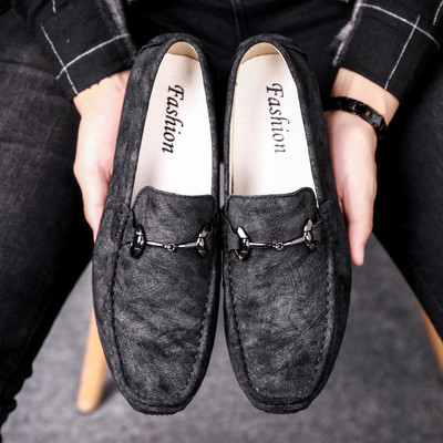 Σύγχρονα μοκασίνια από οικολογικό σουέτ με μεταλλικό στοιχείο