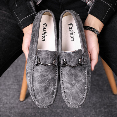 Σύγχρονα μοκασίνια από οικολογικό σουέτ με μεταλλικό στοιχείο