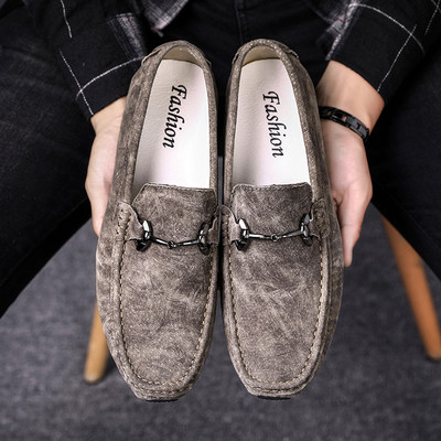 Σύγχρονα μοκασίνια από οικολογικό σουέτ με μεταλλικό στοιχείο