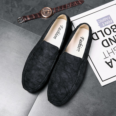 Σύγχρονα μοκασίνια από οικολογικό σουέτ με μεταλλικό στοιχείο