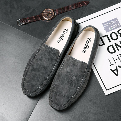 Σύγχρονα μοκασίνια από οικολογικό σουέτ με μεταλλικό στοιχείο