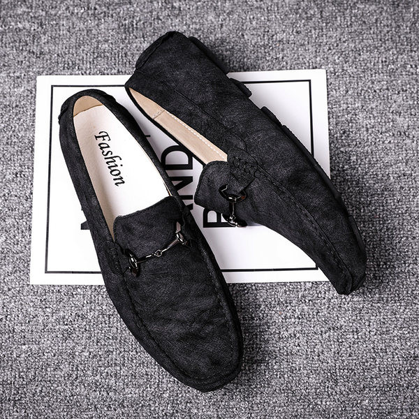 Σύγχρονα μοκασίνια από οικολογικό σουέτ με μεταλλικό στοιχείο