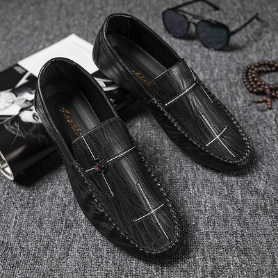 Vīriešu moderni mokasīni no mākslīgās ādas ar plakanu zoli