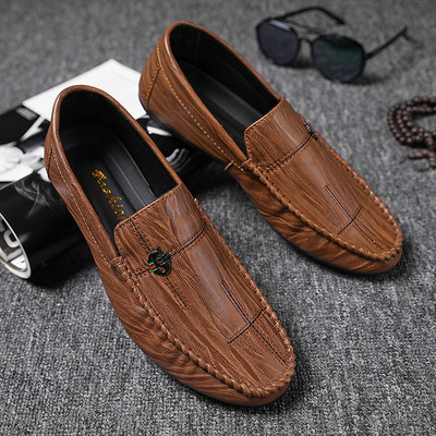 Vīriešu moderni mokasīni no mākslīgās ādas ar plakanu zoli