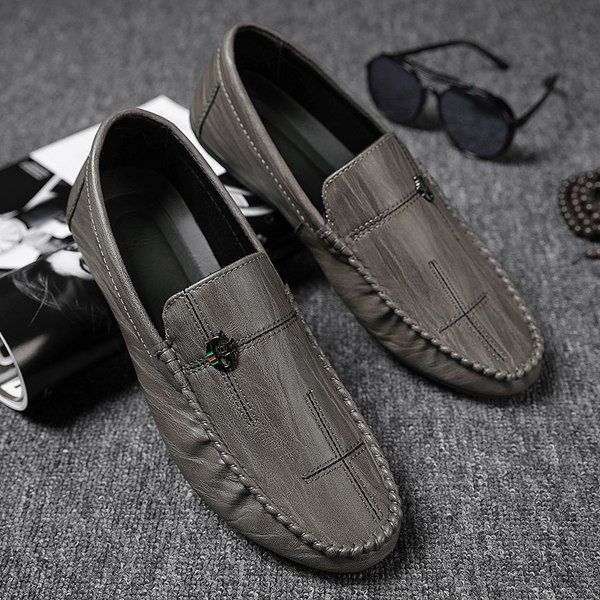 Vīriešu moderni mokasīni no mākslīgās ādas ar plakanu zoli
