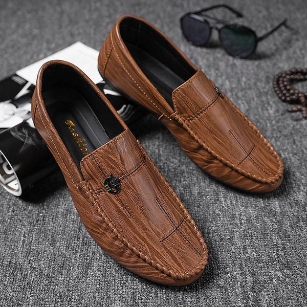Vīriešu moderni mokasīni no mākslīgās ādas ar plakanu zoli