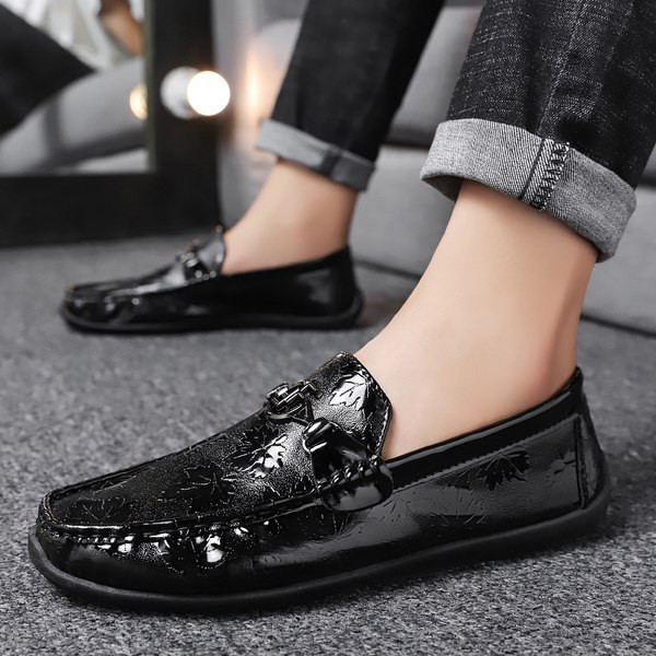 Νέο μοντέλο ανδρικά μοκασίνια από έκο δέρμα με μεταλλικό στοιχείο