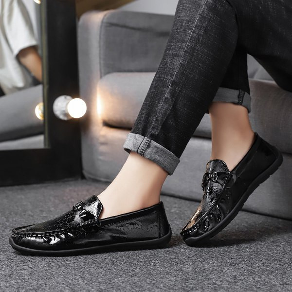 Νέο μοντέλο ανδρικά μοκασίνια από έκο δέρμα με μεταλλικό στοιχείο