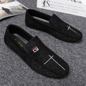 Aktuāli vīriešu mokasīni ar plakanu zoli un izšuvumu