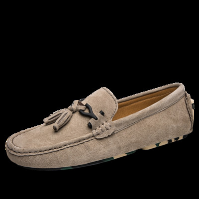 Νέο μοντέλο ανδρικά μοκασίνια με μεταλλικό στοιχείο και φούντα