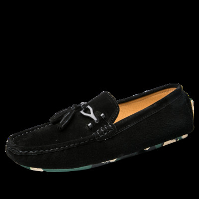 Νέο μοντέλο ανδρικά μοκασίνια με μεταλλικό στοιχείο και φούντα