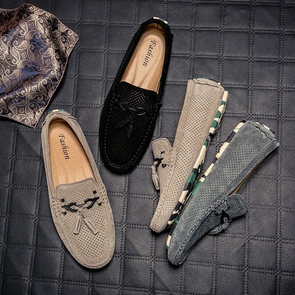 Νέο μοντέλο ανδρικά μοκασίνια  με μεταλλικό στοιχείο και φούντα