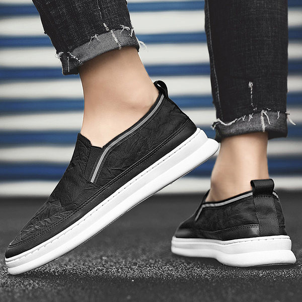 Έκο δερμάτινα μοκασίνια με επίπεδη σόλα σε δύο χρώματα