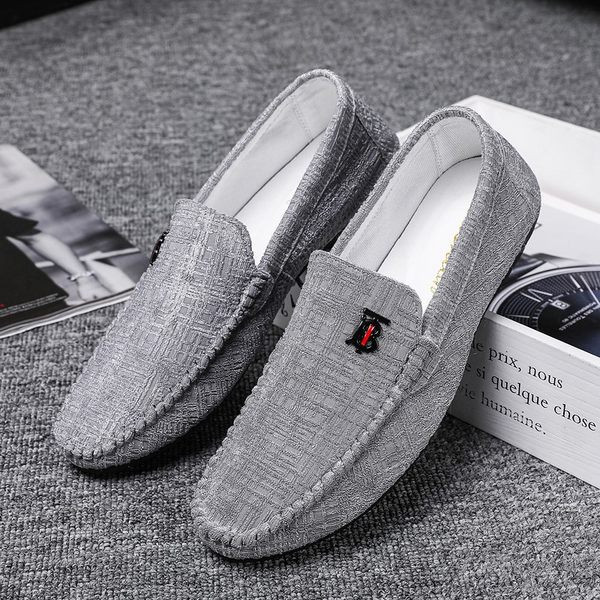 Καθημερινά υφασμάτινα μοκασίνια με μεταλλικό στοιχείο για άντρες