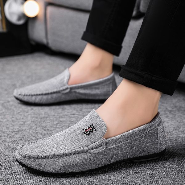 Καθημερινά υφασμάτινα μοκασίνια με μεταλλικό στοιχείο για άντρες