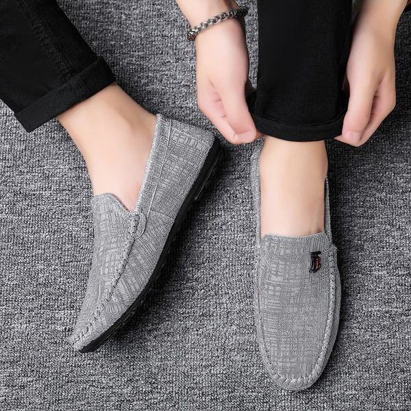 Καθημερινά υφασμάτινα μοκασίνια με μεταλλικό στοιχείο για άντρες