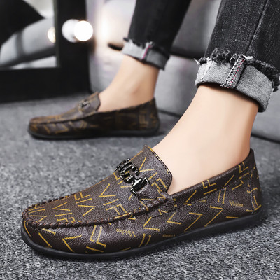 Кожени мъжки мокасини с метална декорация