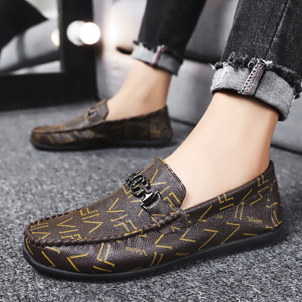 Кожени мъжки мокасини с метална декорация