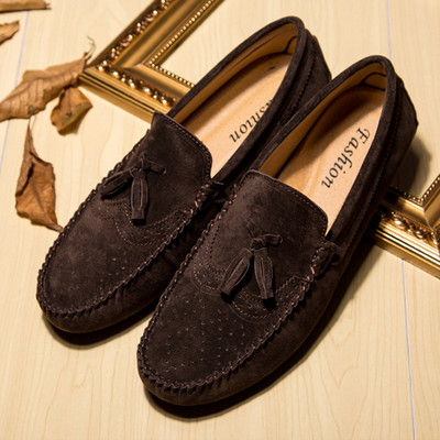 Σύγχρονα μοκασίνια από οικολογικό σουέτ και φούντα