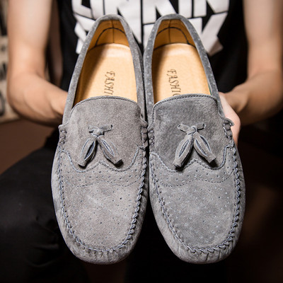 Mūsdienīgi mokasīni no eko zamšādas ar pušķi vīriešiem